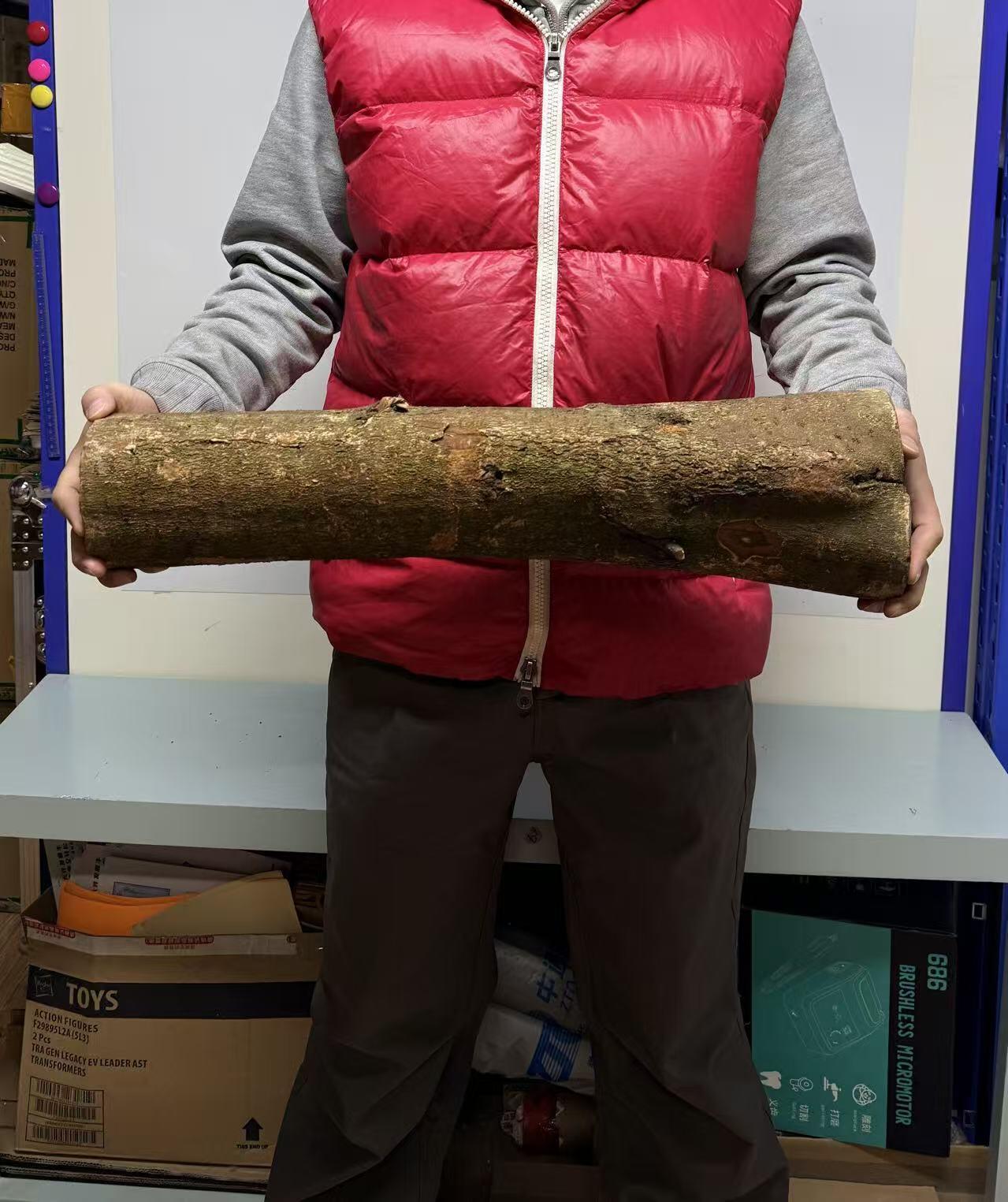 零元拍： S1-2 金丝楠 原木 风水柱 横财（材）带皮， 尺寸：57/15/11CM。抛光后金灿灿满香。最后一图为成品效果。