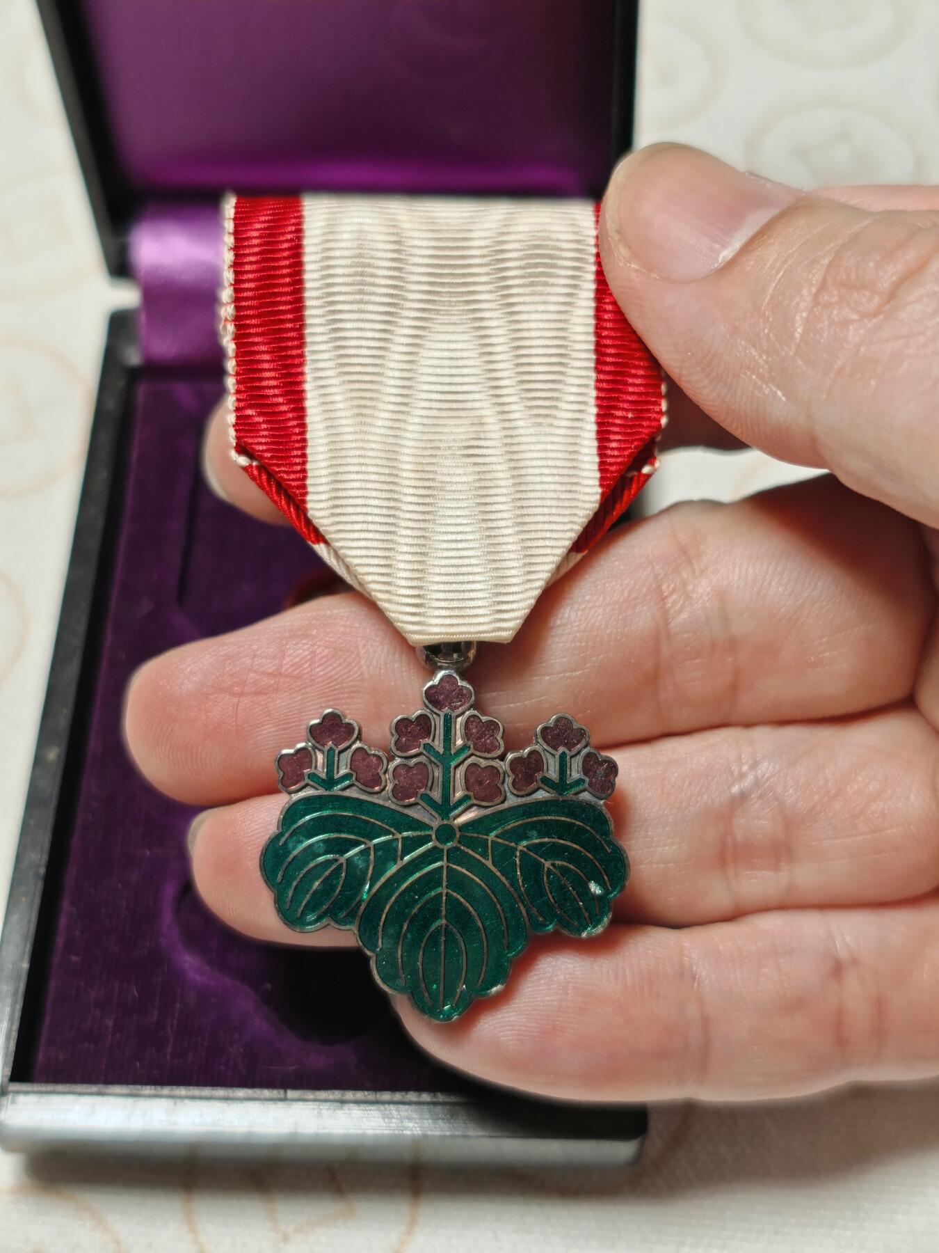 抚柳草堂-第二期章牌钱币 奖章勋章限时免佣 满百包邮 放漏专场 七等青色桐叶章 原盒带杯绶银质21.2g七宝烧工艺