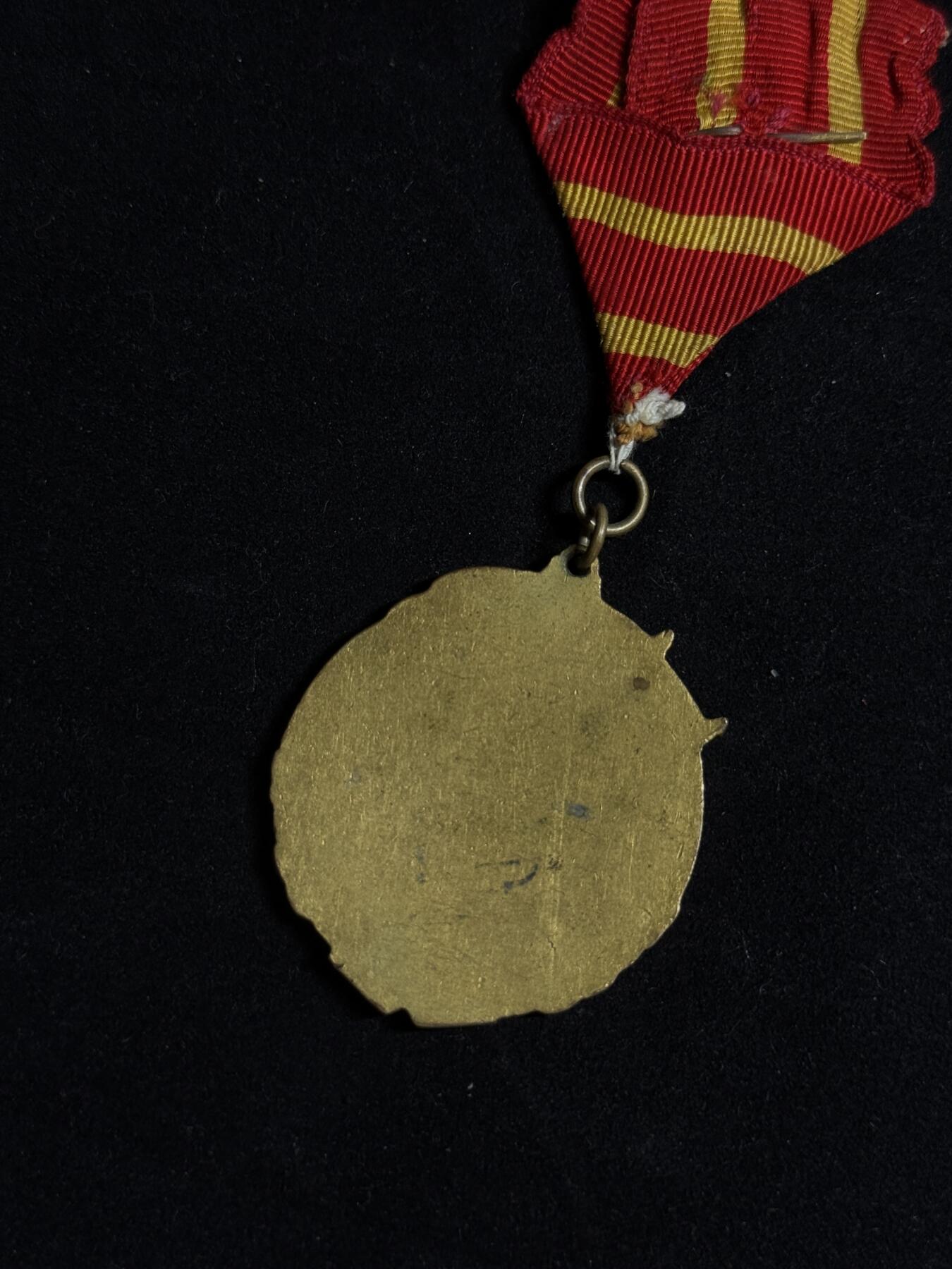 欢庆元旦！戎马世界章牌大赏第109期元旦大拍 中苏友谊纪念章，星星后换