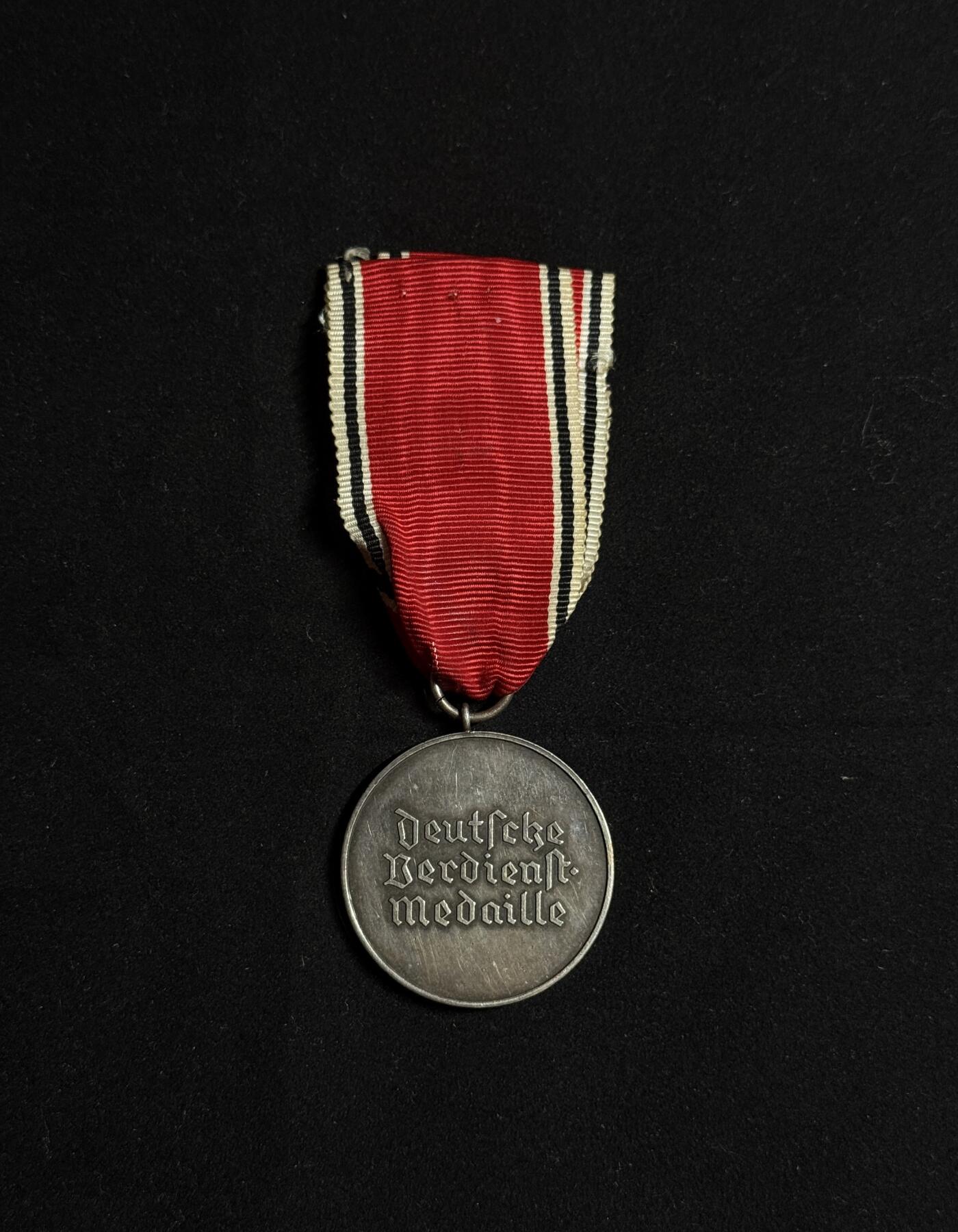 欢庆元旦！戎马世界章牌大赏第109期元旦大拍 铭记历史！德国二战雄鹰奖章，银制