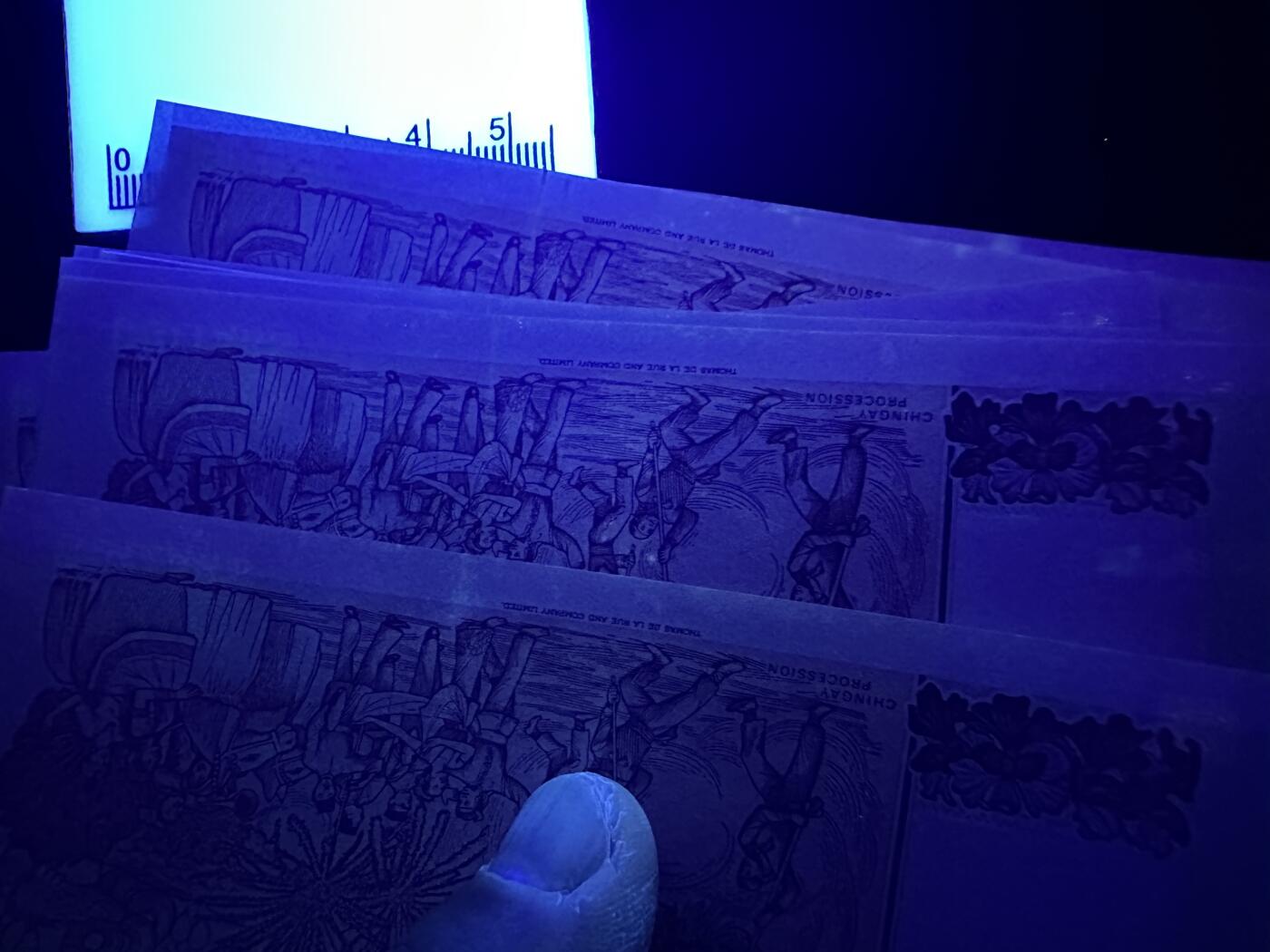 《外钞收藏家》第五百九十五期（优品场）（本平台长期征集拍品、欢迎藏友们联系合作） 新加坡船版2元 9连号（轻微潮点）+人像纸币版10元（有潮斑）+100元全新靓号 一起