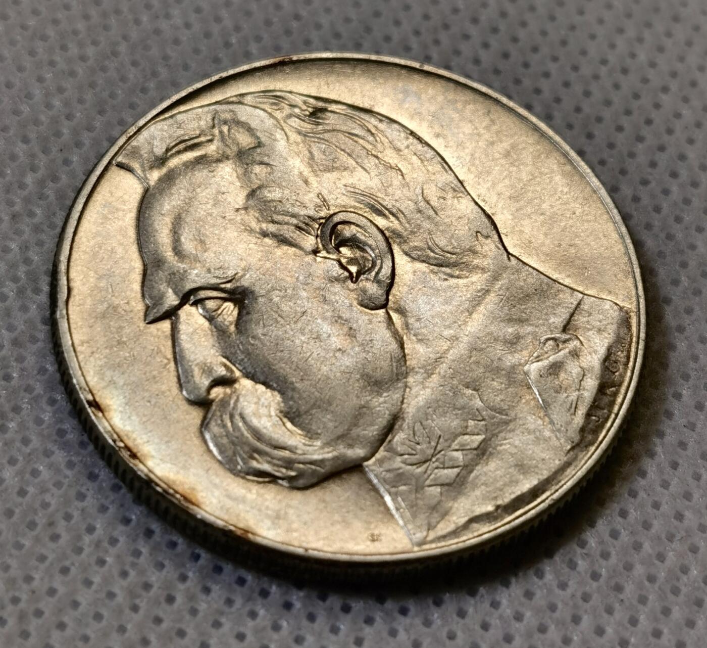 甄臻铺-世界币章拍卖（第44期）精品场拍品征集中，送拍享返佣金等优惠多多 UNC品相波兰1935毕苏斯基10兹罗提银币，波兰系列好品本就少见，这个品种更是名誉品种之一，细节见图