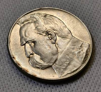 甄臻铺-世界币章拍卖（第44期）精品场拍品征集中，送拍享返佣金等优惠多多 UNC品相波兰1935毕苏斯基10兹罗提银币，波兰系列好品本就少见，这个品种更是名誉品种之一，细节见图