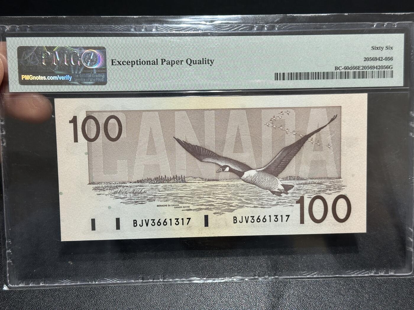 《外钞收藏家》第五百九十五期（优品场）（本平台长期征集拍品、欢迎藏友们联系合作） 1988年加拿大鸟版100加元 PMG66 尾317