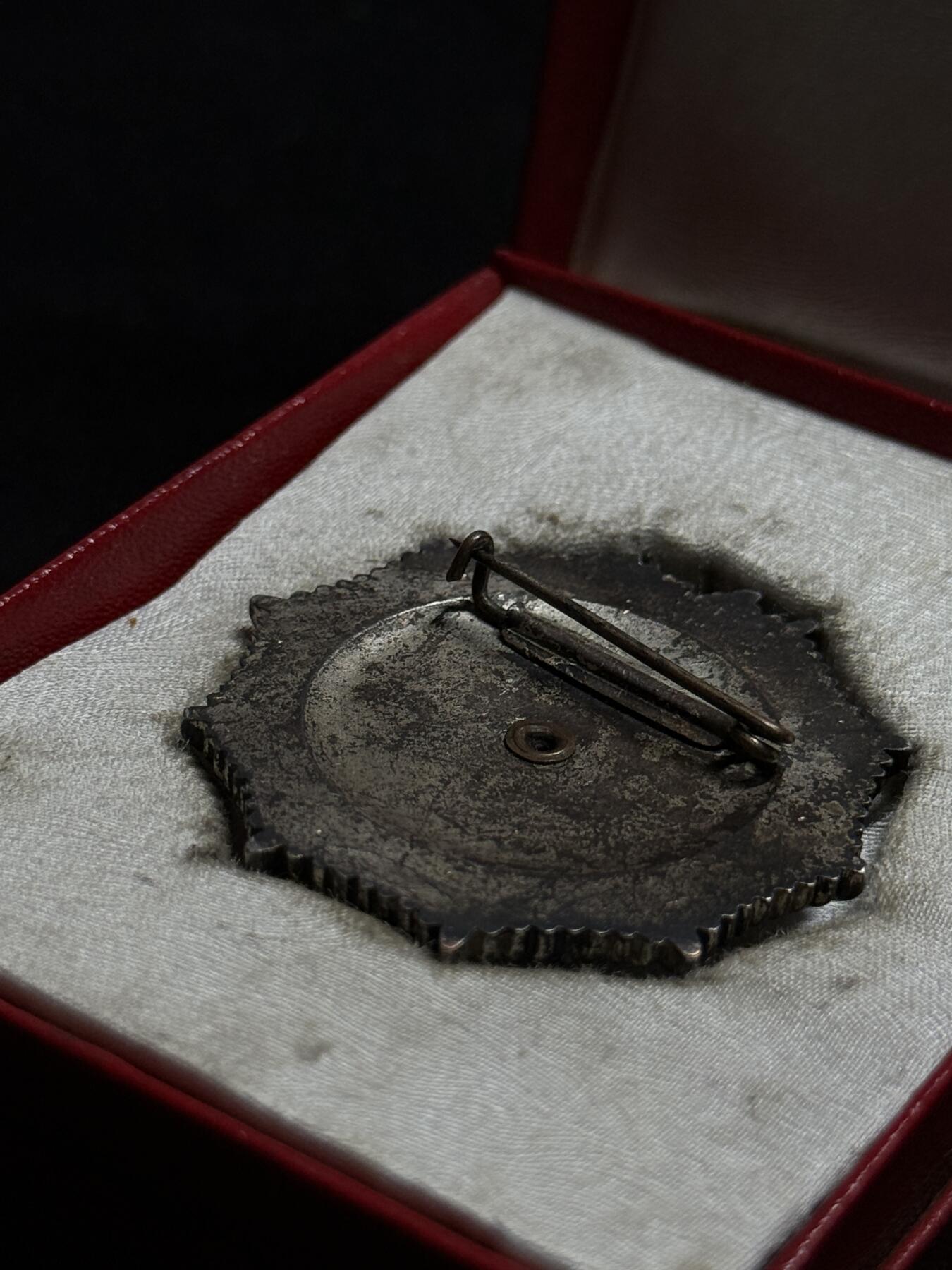 欢庆元旦！戎马世界章牌大赏第109期元旦大拍 阿尔巴尼亚三级劳动勋章，带原盒，原盒少见