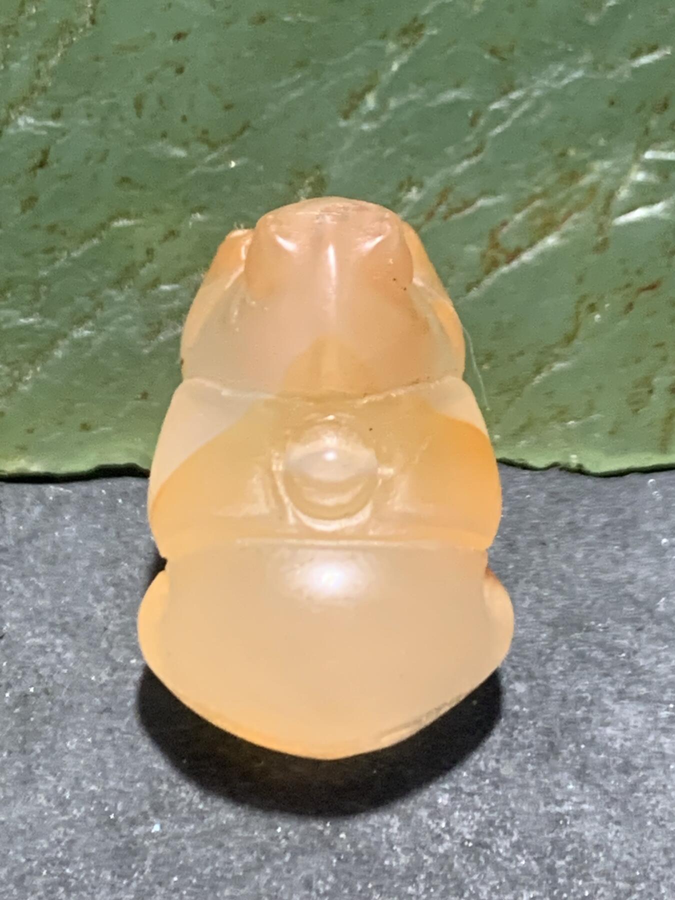 精美川料荔枝冻飘柿子红南红玛瑙雕刻“马上有钱”吊坠一个