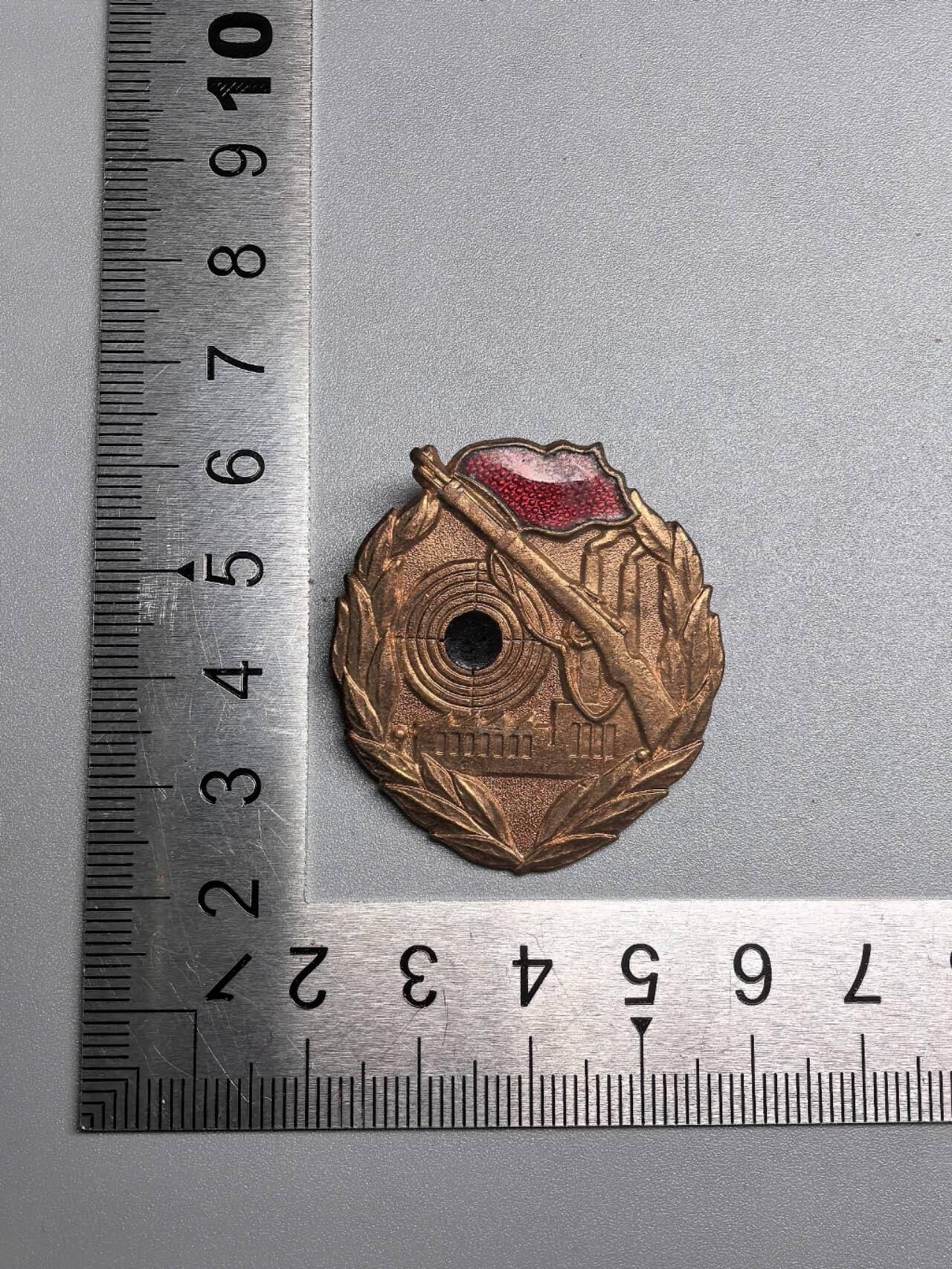 小驴勋章奖章收藏12月20日周六晚六点拍卖（珍爱和平，收藏战争，铭记历史，勿忘国耻，忠党爱国。有偿代拍，送拍规则在简介最后，参拍须阅读规则后再参拍，关系到运费包装发货时效真假辨别等关键信息，拍卖时不再发原图，看大图店主微信码在拍卖店铺介绍里）