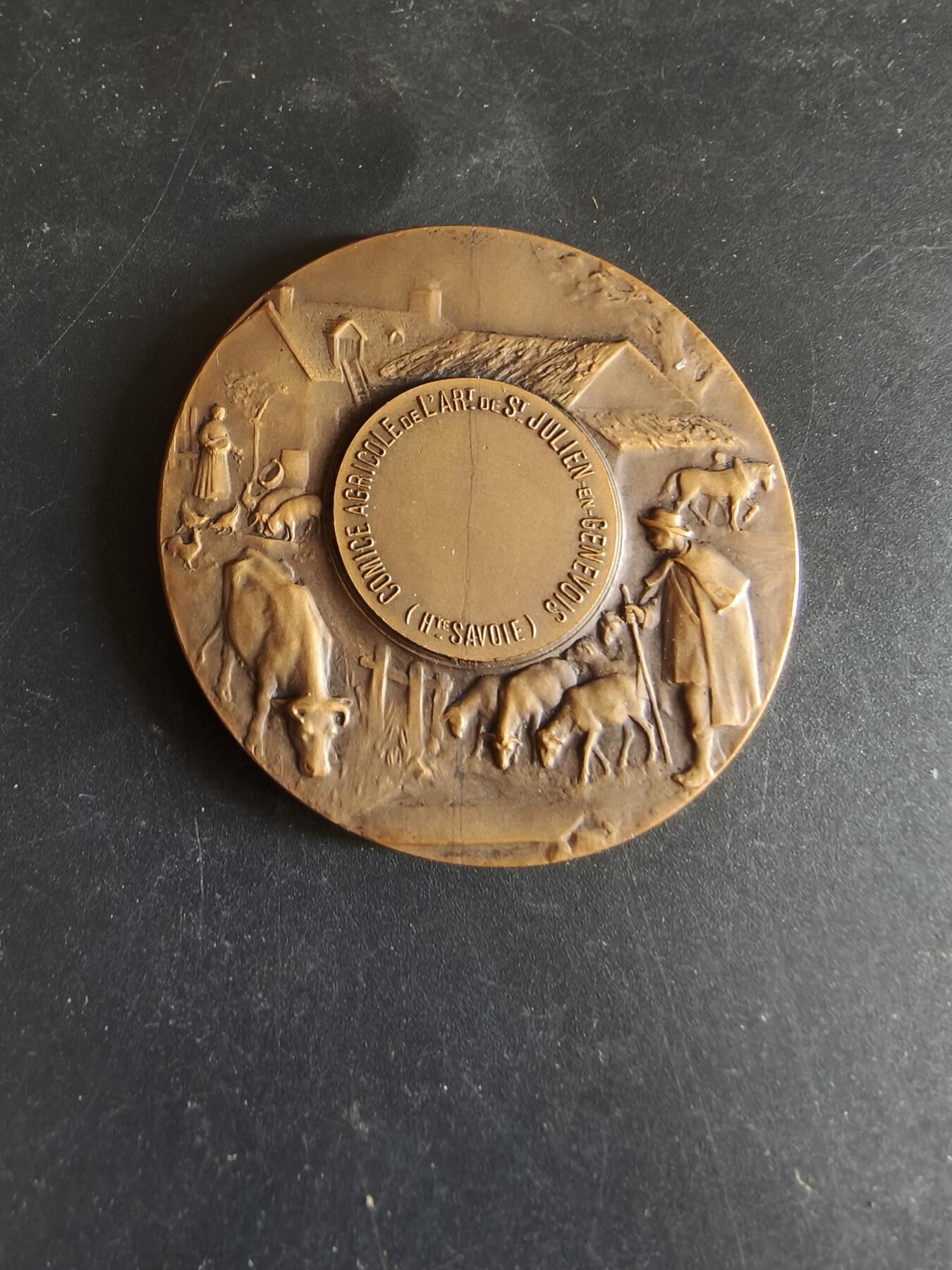 老王徽章第170期 法国圣朱利安昂日内瓦区农业博览会大铜章     原盒      大师家P. Grandhomme作品     直径50mm      重量51.7g