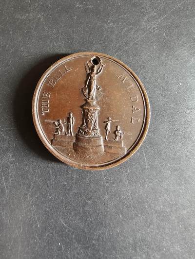 老王徽章第170期 - 英国迷你高尔夫球协会大铜章     直径39mm    重量30.8g