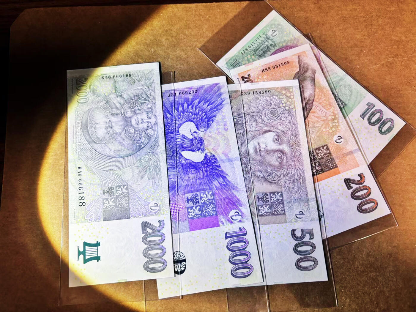 【Blue Auction】世界纸币精拍第764期——18级TOP拍卖/信誉/品质/专业/高效💫  【一组5张 含88尾倒置号】捷克 100-2000克朗 全新UNC