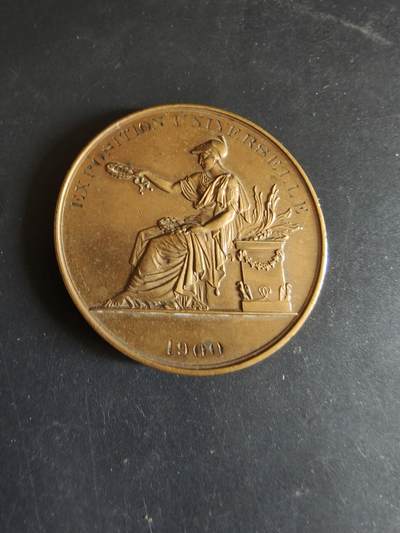 老王徽章第170期 - 法国哲学协会1900世界博览会大铜章     坐姿玛丽安娜     直径51mm     重量68.4g