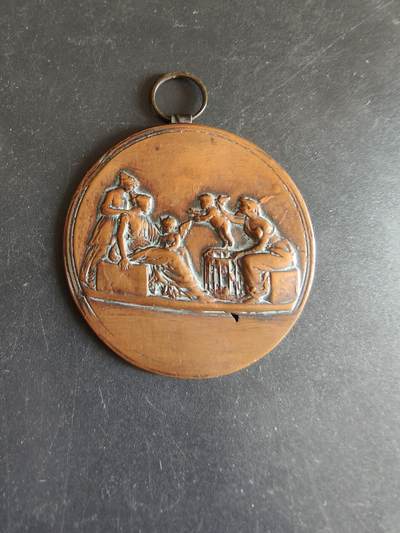 老王徽章第170期 - 法国复兴主义风格铜章    单面    有小天使和女性元素     直径48mm     重量10.5g