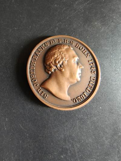 老王徽章第170期 - 英国皇家园艺协会铜章    正面为主席约瑟夫班克斯爵士    直径39mm     重量30.6g