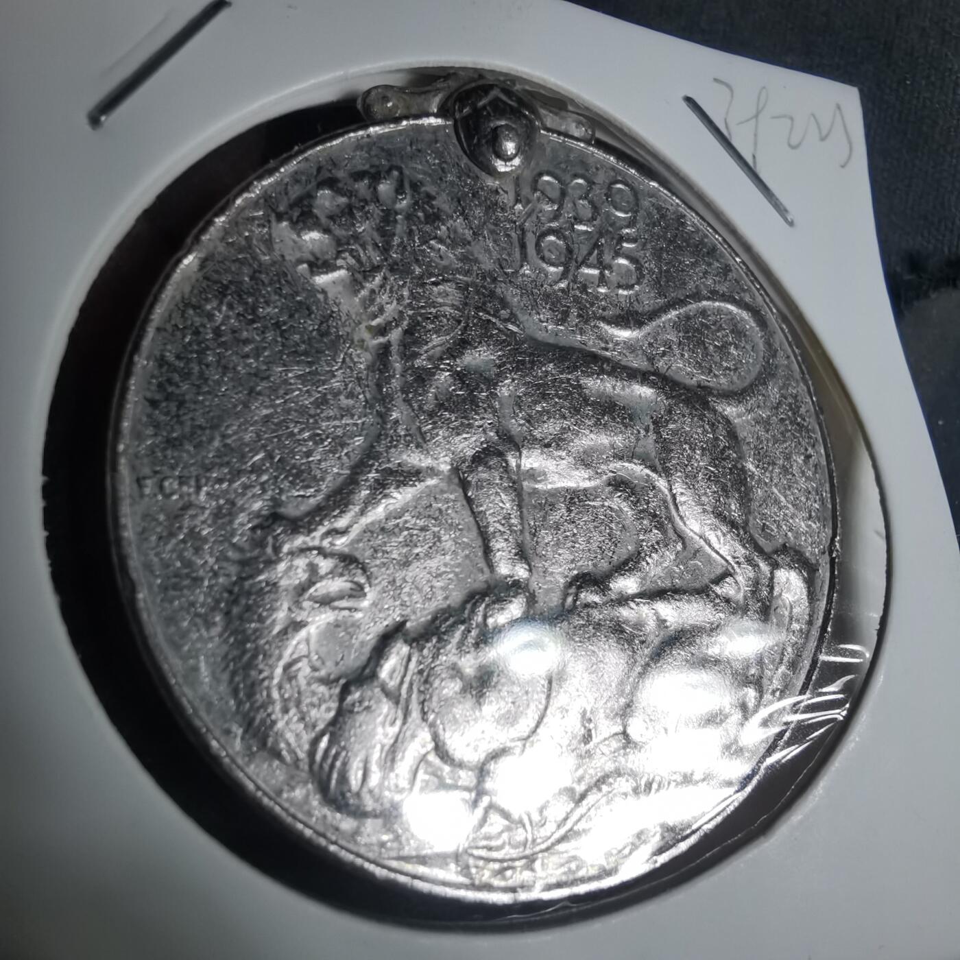 沼泽如烟--第939场 英国1945年二战纪念章