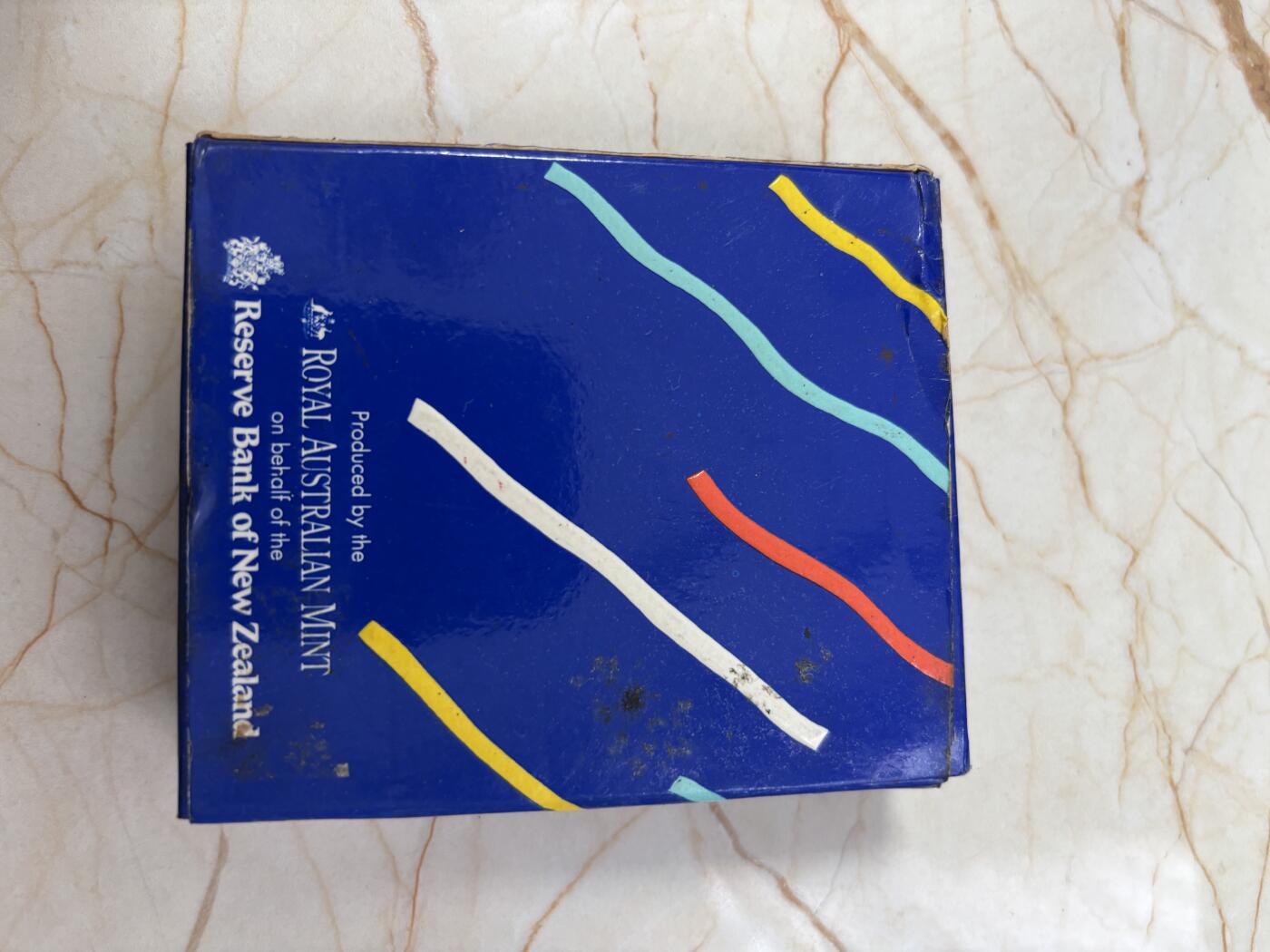 第185期拍卖 新西兰1990年怀唐伊条约签署1元精制纪念银币原盒证书，27.22克，925银.白银价355元