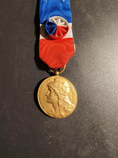 老王徽章第170期 - 法国金级工商业劳动荣誉奖章     1962年实发