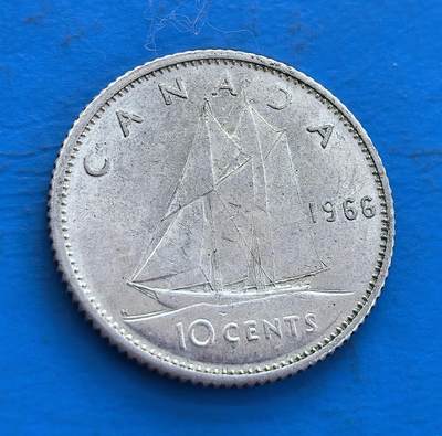 外国优质老铜币高银银币，周六九点倒数截拍，满百包邮，持续收拍 - 加拿大1966年10分银币，背刻经典帆船 “蓝鼻子号”，正面女王像，含银 80%，海洋文化与货币史的融合 。