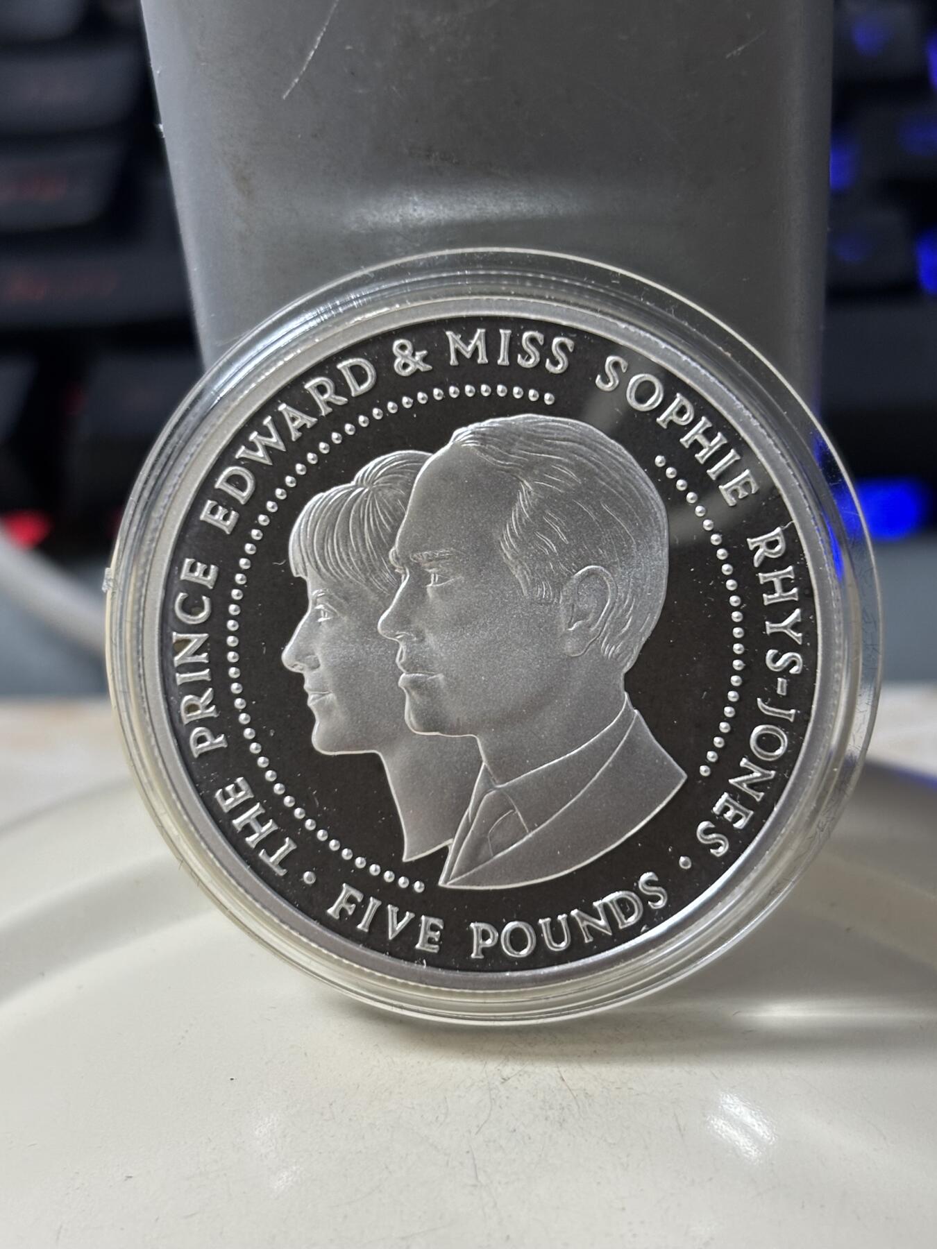 第185期拍卖 根西1999年爱德华王子与索菲·雷斯-琼斯小姐纪念银币原盒证书，925银，28.28克，发行30000枚，【银价378】