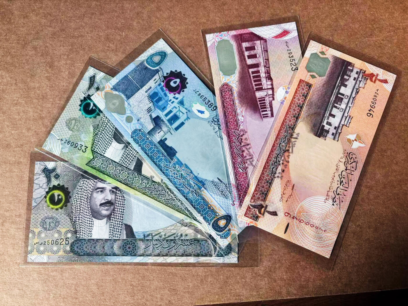 【Blue Auction】世界纸币精拍第764期——18级TOP拍卖/信誉/品质/专业/高效💫 【一组5张 含无47】巴林 1/2-20第纳尔 全新UNC