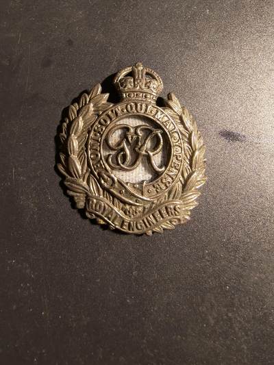 老王徽章第170期 - 英国皇家工兵团帽徽    一战时期    背杆损坏
