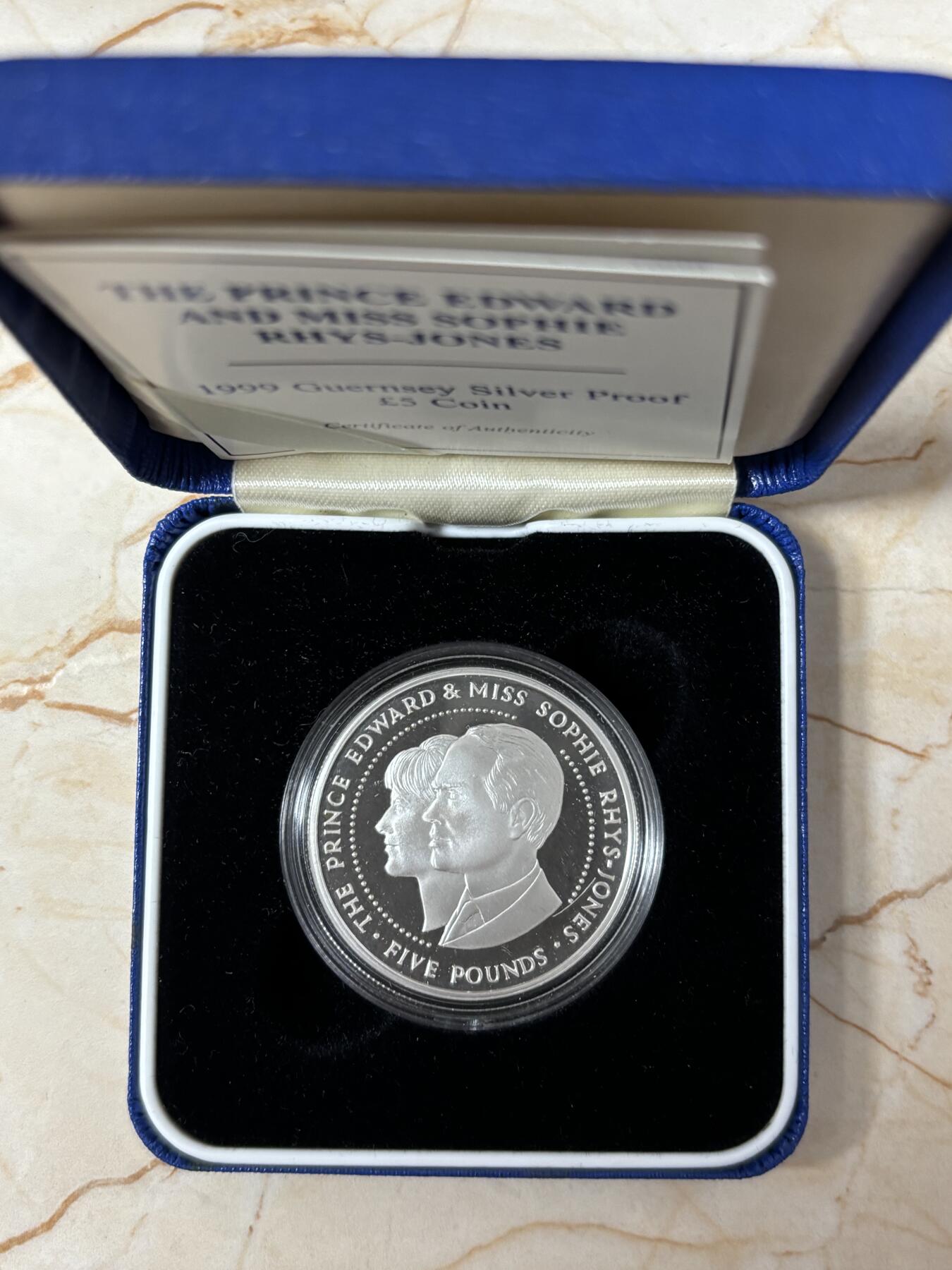第185期拍卖 根西1999年爱德华王子与索菲·雷斯-琼斯小姐纪念银币原盒证书，925银，28.28克，发行30000枚，【银价378】