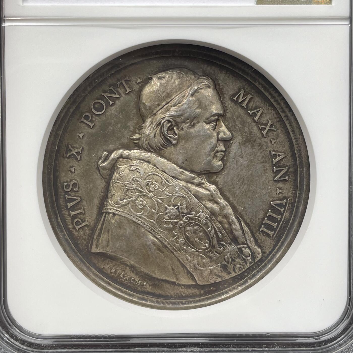 「木头集藏」“冬至雅藏”——章牌精品专场！ 1911年庇护十世梵蒂冈天文台纪念银章，MS 61，为庆祝新馆馆址的启用，庇护十世在1910年11月17日特别接见了天文台的工作人员。第二年，在纪念庇护十世当选8周年所发行的年度纪念章的正面刻上代表天文学的图像，寓意深远。