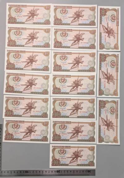 小驴勋章奖章收藏12月20日周六晚六点拍卖（珍爱和平，收藏战争，铭记历史，勿忘国耻，忠党爱国。有偿代拍，送拍规则在简介最后，参拍须阅读规则后再参拍，关系到运费包装发货时效真假辨别等关键信息，拍卖时不再发原图，看大图店主微信码在拍卖店铺介绍里） - 曹县1978年飞马10元纸币一组不连贯跳号16张