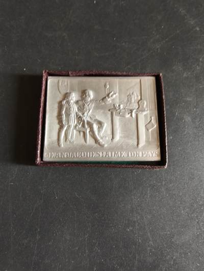 老王徽章第170期 - 瑞士卢梭诞辰200周年方形纪念章     原盒      尺寸46×35mm     重量9.5g