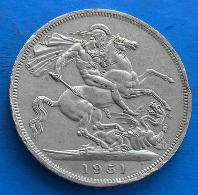 外国优质老铜币高银银币，周六九点倒数截拍，满百包邮，持续收拍 - 英国1951年5先令，正面乔治六世像，背刻圣乔治斩龙，属 “马剑” 经典设计，有最后的马剑美誉，纪念意义与收藏价值兼具 。