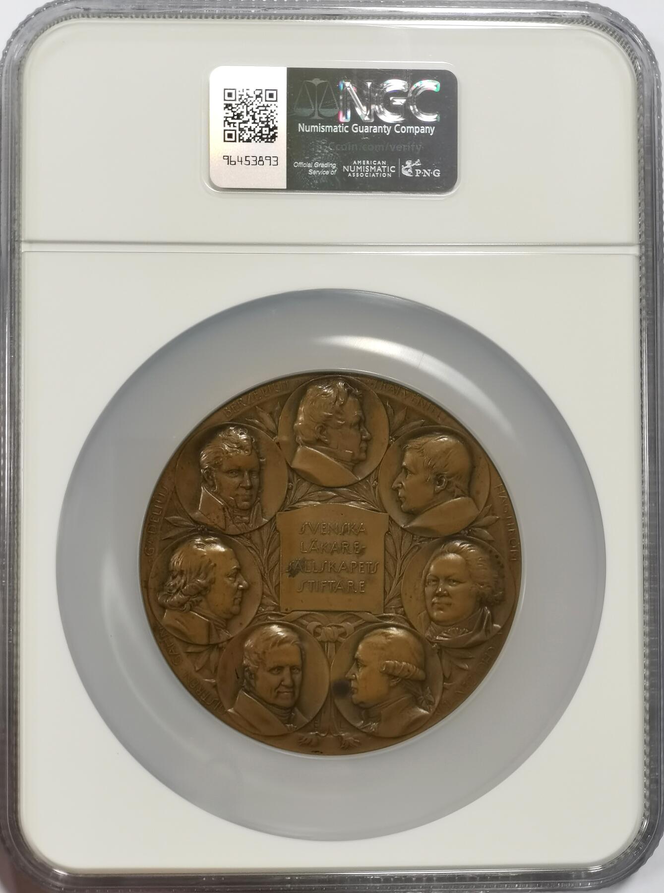 博洋堂世界钱币拍卖第153期（全场包邮） NGC MS62 瑞典1908年中央医药协会颁发超大铜章，70mm超大加厚尺寸！正面男女饮用生命之泉经典构图！这个尺寸没有磕碰能出分非常不易！