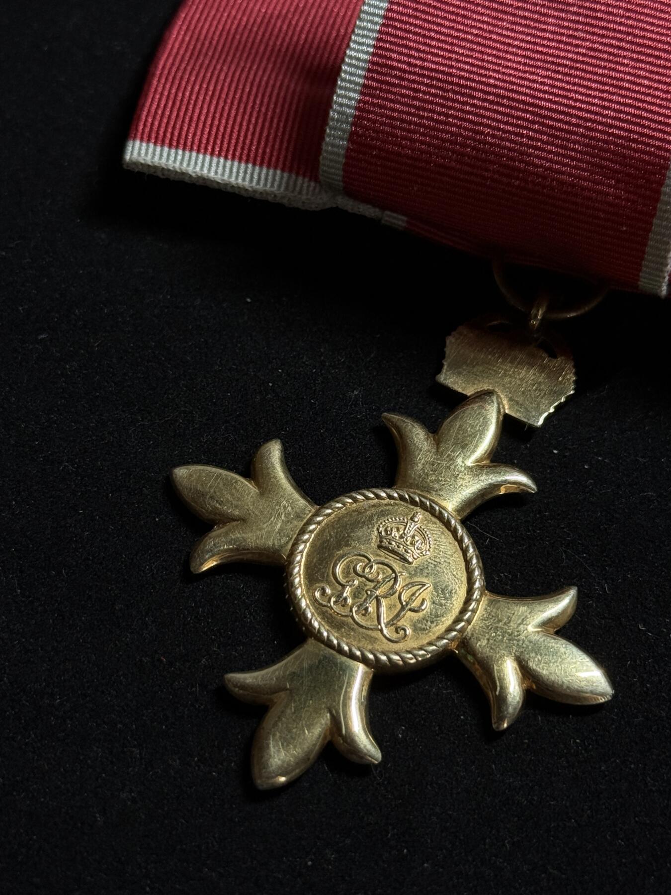 欢庆元旦！戎马世界章牌大赏第109期元旦大拍 英国军官级大英帝国勋章，女版，银制，带盒