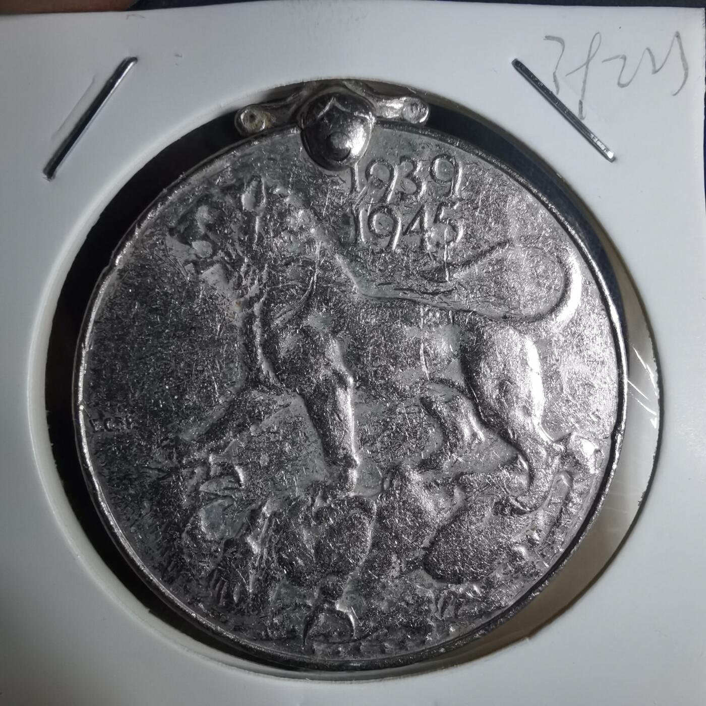 沼泽如烟--第939场 英国1945年二战纪念章