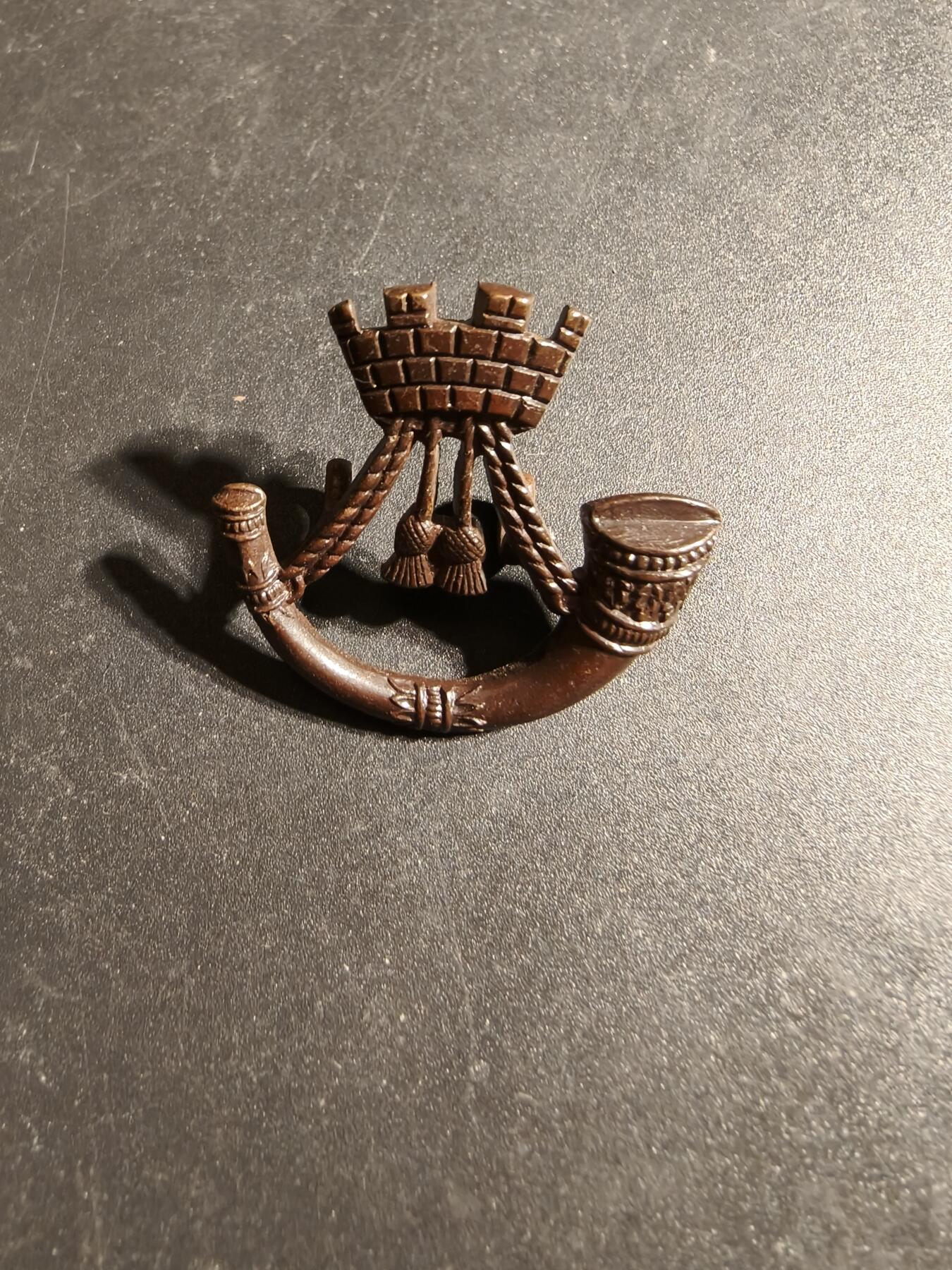 老王徽章第170期 英国萨默赛特轻步兵团领章    一战时期