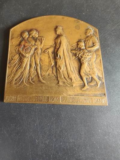 老王徽章第170期 - 比利时根特1913年世界博览会方形大铜章     尺寸70×68mm    重量117.4g