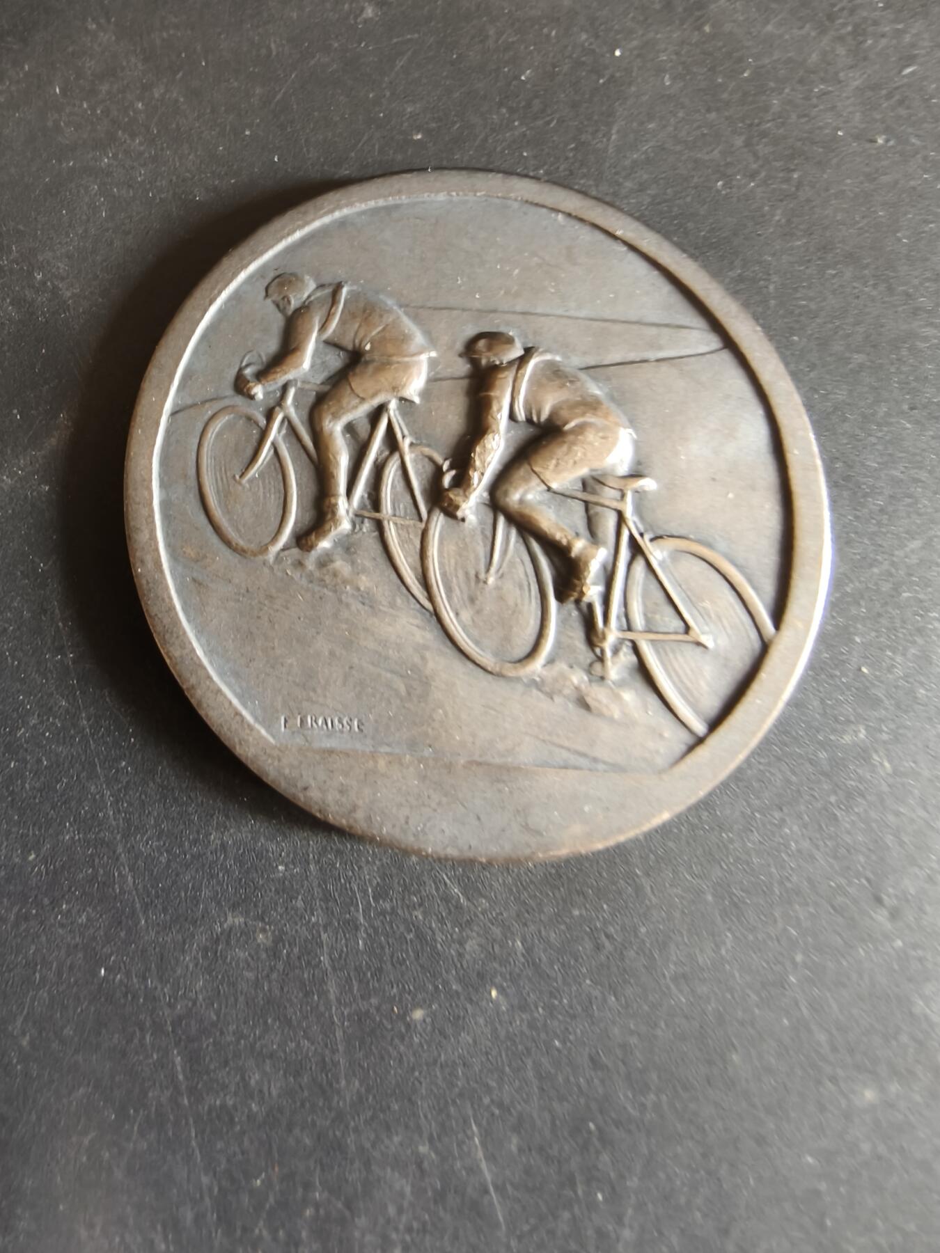 老王徽章第170期 法国自行车运动镀银大铜章     直径50mm    重量56.6g