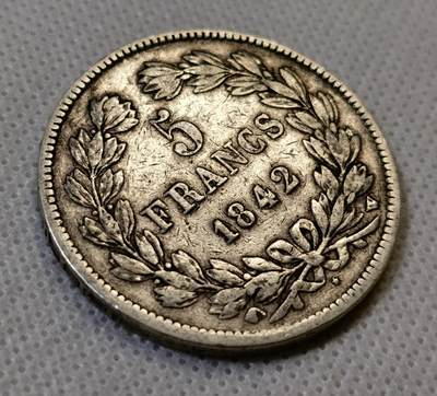 甄臻铺-世界币章拍卖（第44期）精品场拍品征集中，送拍享返佣金等优惠多多 好品相法国1842菲利普一世五法郎银币，原味老包浆，少见W厂，非常不错的品相，光银价就315元了，后市行情见长，这枚好品值得入手，细节见图