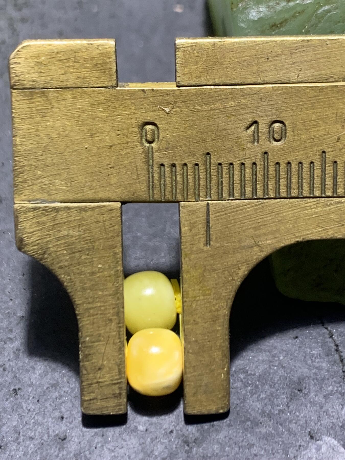 天然俄料原矿蜜蜡小尺寸老形桶珠腰珠两颗