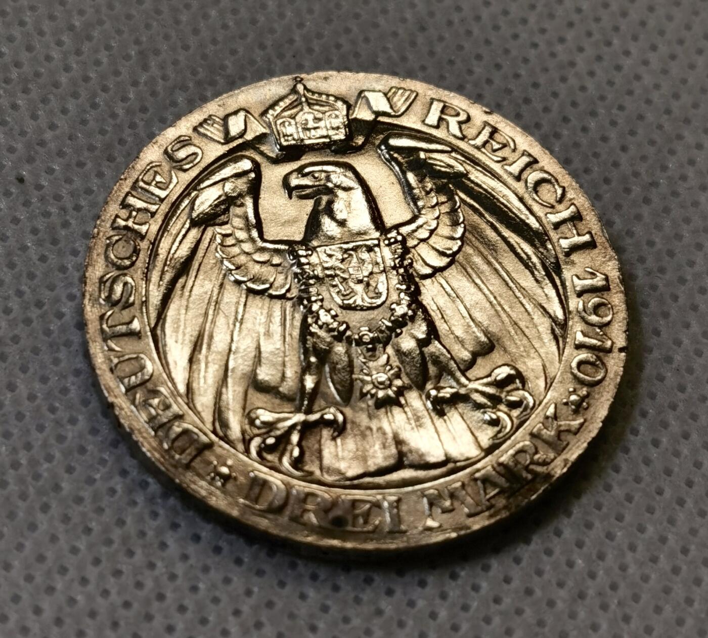 甄臻铺-世界币章拍卖（第44期）精品场拍品征集中，送拍享返佣金等优惠多多 UNC品相德国1910柏林大学建校百年纪念银币，帝国马克的经典品种，比较少见，好品难得，细节见图