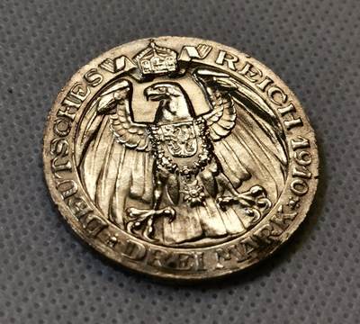 甄臻铺-世界币章拍卖（第44期）精品场拍品征集中，送拍享返佣金等优惠多多 UNC品相德国1910柏林大学建校百年纪念银币，帝国马克的经典品种，比较少见，好品难得，细节见图