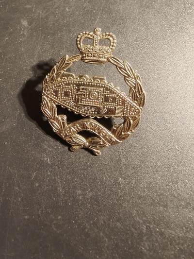 老王徽章第170期 - 英国皇家坦克团帽徽    女王时期