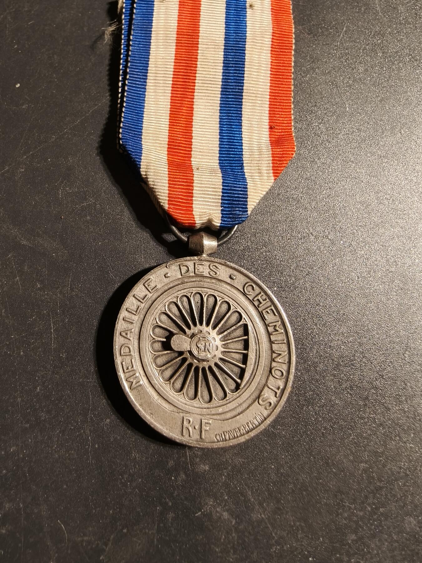 老王徽章第170期 法国银级铁路服务奖章     维希版1942年实发