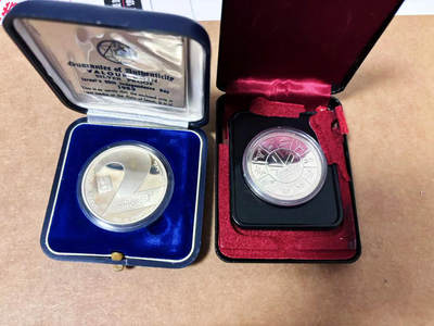 【Blue Auction】世界纸币精拍第764期——18级TOP拍卖/信誉/品质/专业/高效💫 - 【一组2枚】国外银币一组 带盒 品相如图有瑕疵 