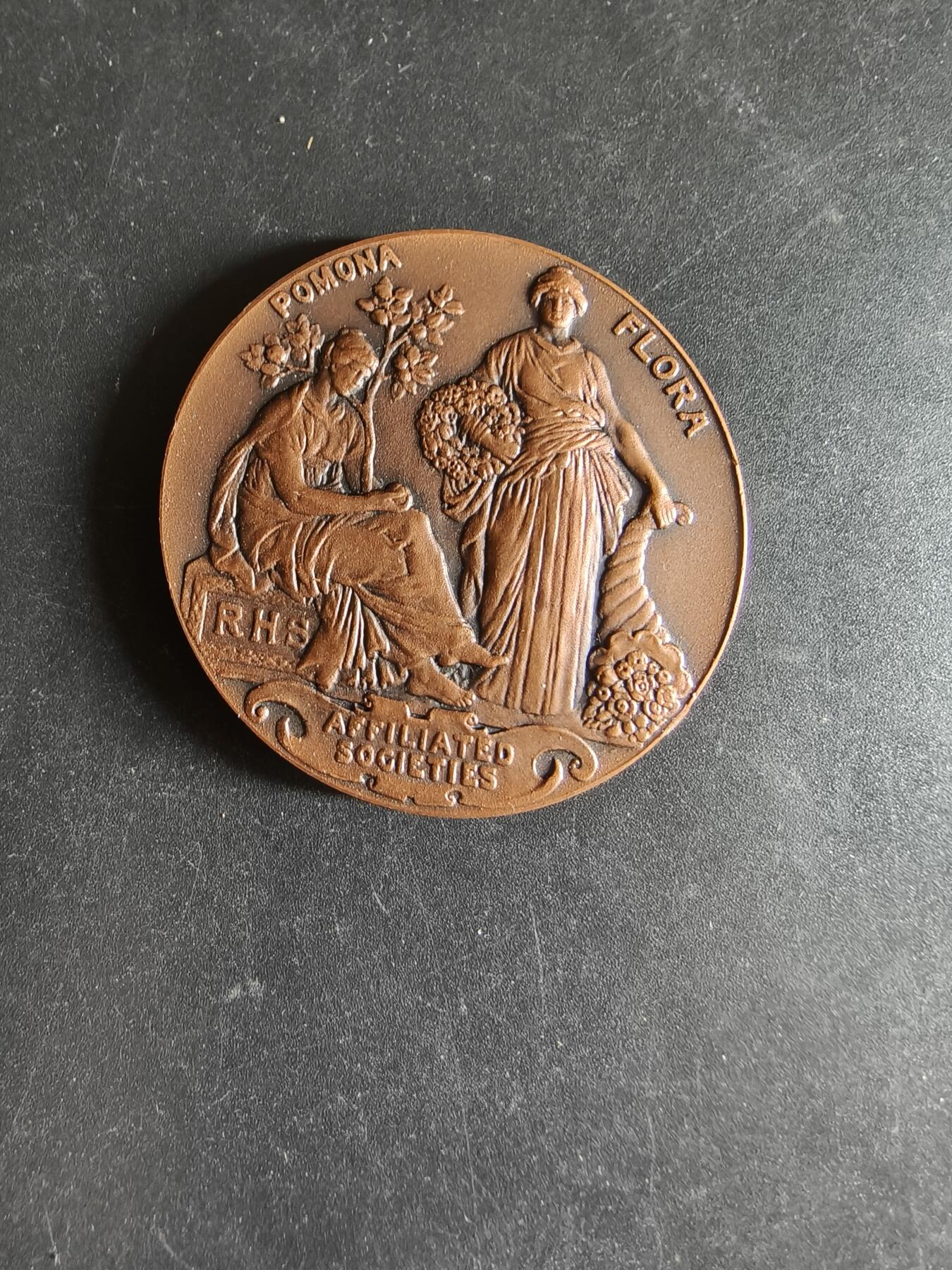 老王徽章第170期 英国皇家园艺学会 “波摩娜与芙罗拉”附属学会铜章    直径45mm     重量42.9g