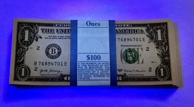 甄臻铺-世界币章拍卖（第44期）精品场拍品征集中，送拍享返佣金等优惠多多 2017年美国1美元 全新原封整刀100张连号 四角尖尖 尾号含777、788、799 保值增值 投资收藏佳品