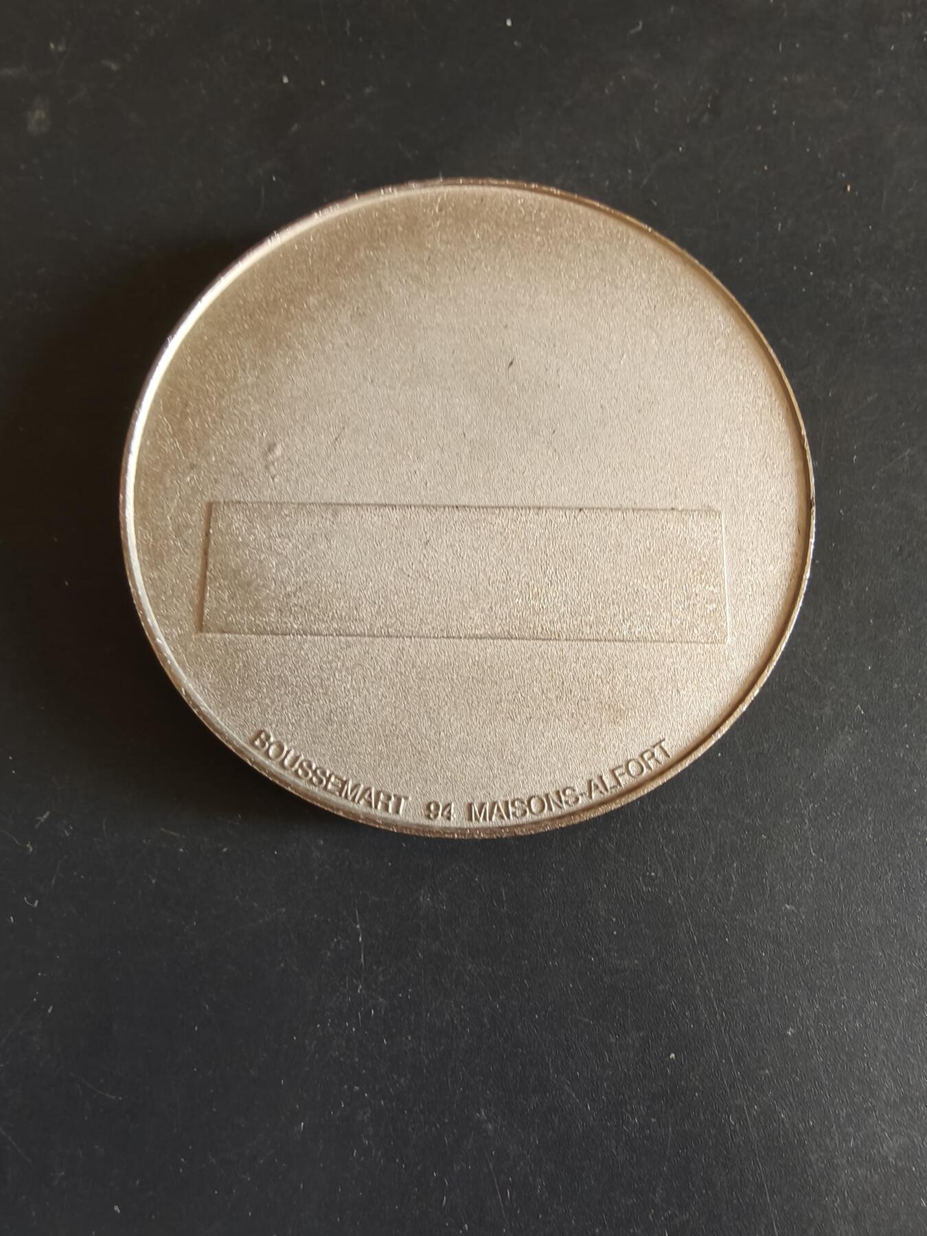 老王徽章第170期 法国陆军第54通信团纪念章     原盒     直径68mm     重量102.9g