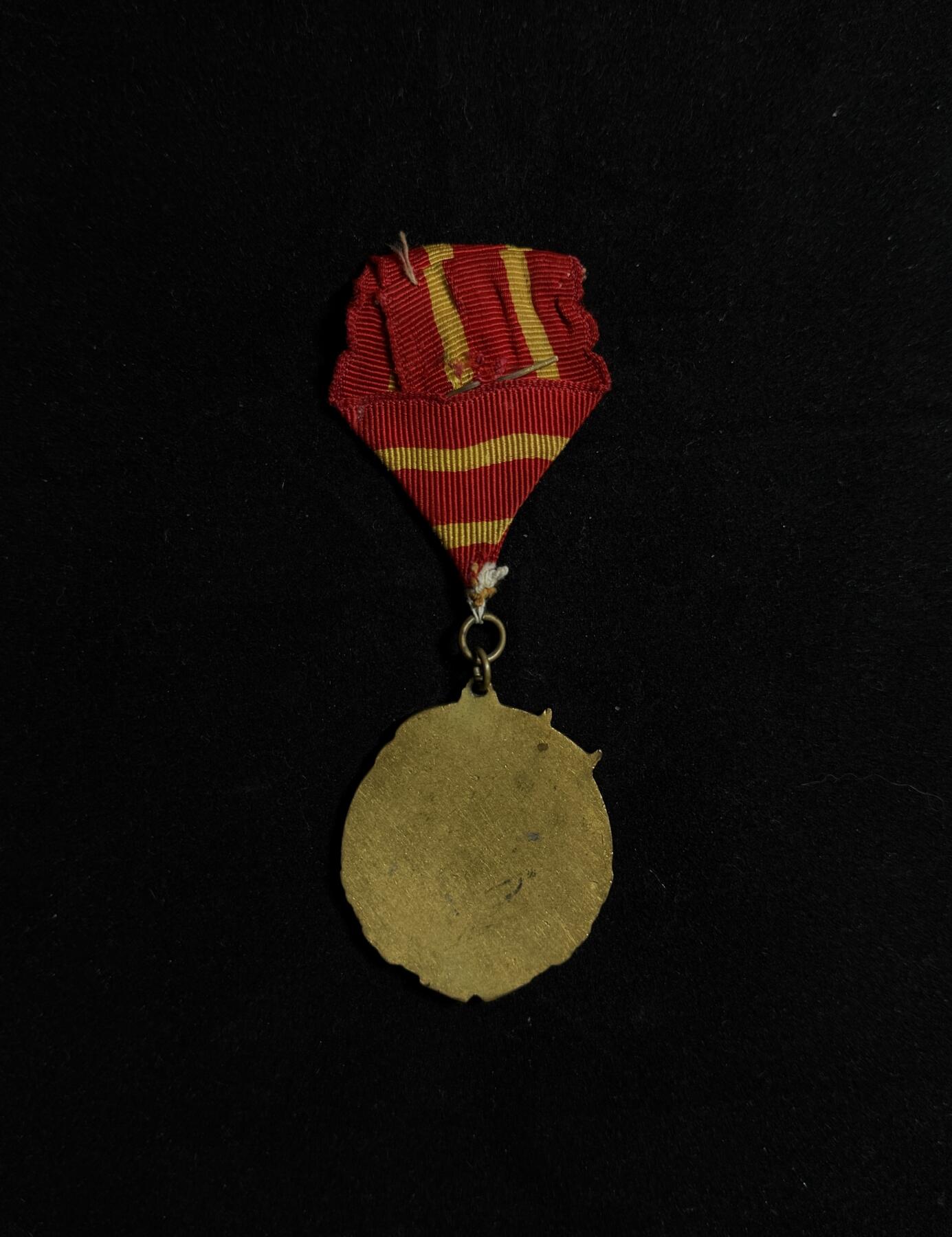 欢庆元旦！戎马世界章牌大赏第109期元旦大拍 中苏友谊纪念章，星星后换