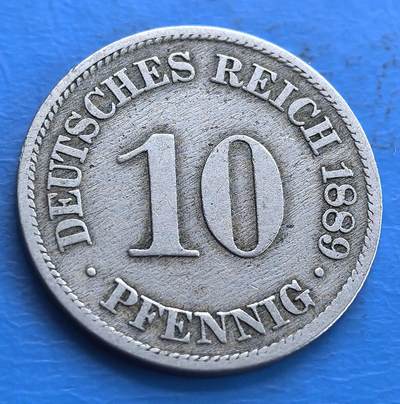 外国优质老铜币高银银币，周六九点倒数截拍，满百包邮，持续收拍 - 德意志帝国1889年10芬尼，双头鹰徽章雕刻精细，彰显帝国威严。它见证德意志帝国货币体系，历经百余年保存较好，精美工艺及历史厚重感，使其成为研究德国近代币制、徽章文化的实物，收藏价值与历史意义兼具 。