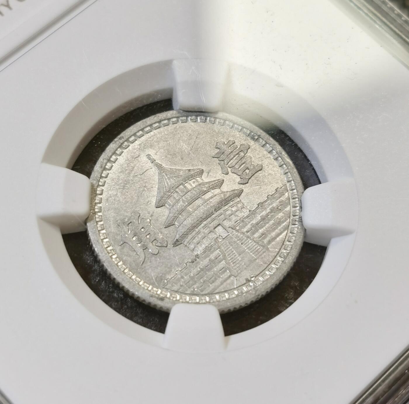 甄臻铺-世界币章拍卖（第44期）精品场拍品征集中，送拍享返佣金等优惠多多