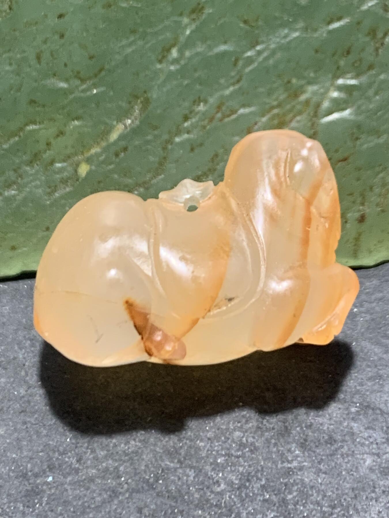 精美川料荔枝冻飘柿子红南红玛瑙雕刻“马上有钱”吊坠一个