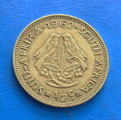 外国优质老铜币高银银币，周六九点倒数截拍，满百包邮，持续收拍 - 南非1962年1/2分铜币，正面是殖民先驱扬・范・里贝克像，环刻 “UNITY IS STRENGTH” 等，背有双鸟、植物及 “SUID - AFRIKA・1962・SOUTH AFRICA”